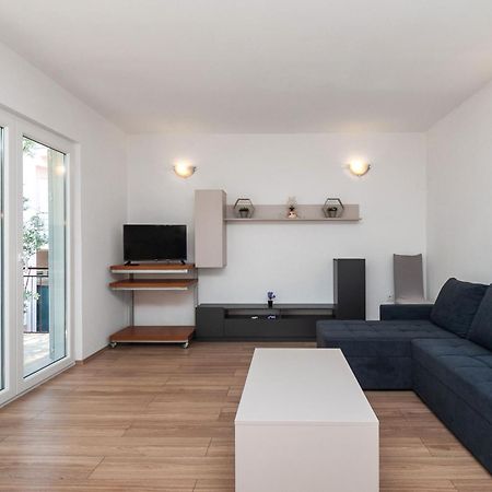 Apartment Ljuba Primosten Ngoại thất bức ảnh